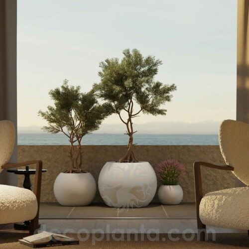 Jardineras redondas DECOESFERA en blanco, fabricada en resina de alta resistencia, válida para interior y exterior.